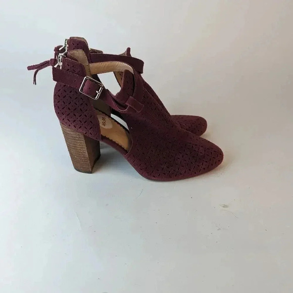 NWT Crown & Ivy Suede Stacked Heels - 7.5 - Picture 2 of 8